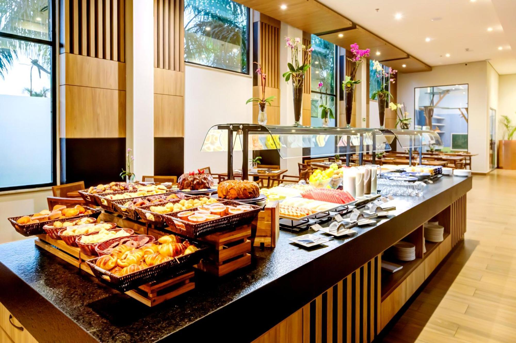 Doubletree By Hilton - Resort - Foz Do Iguacu Exterior photo A buffet at a hotel